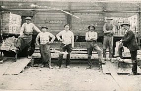 Ziegelarbeiter um 1900