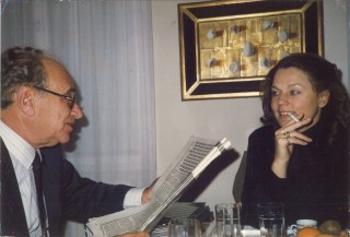 vergrößern Barbara Taufar mit dem israelischen Politiker Arje „Lowa“ Eliav im Jänner 1987