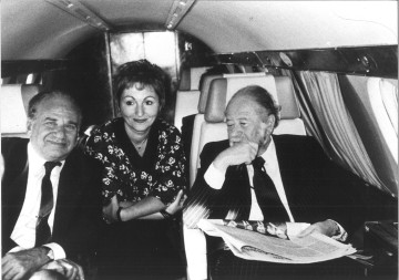 vergrößern Margit Schmidt mit Bruno Kreisky und dem israelischen Politiker Arje „Lowa“ Eliav