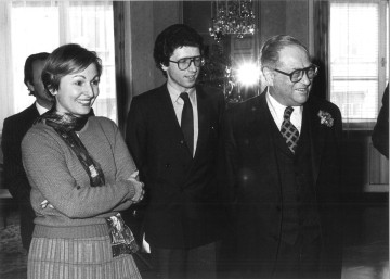 vergrößern Margit Schmidt mit Bruno Kreisky und Wolfgang Petritsch